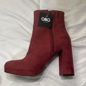 GBG Platform Heeled Ankle Boots‎ Burgundy Faux Suede Zip Closure Size 10M Vamp
